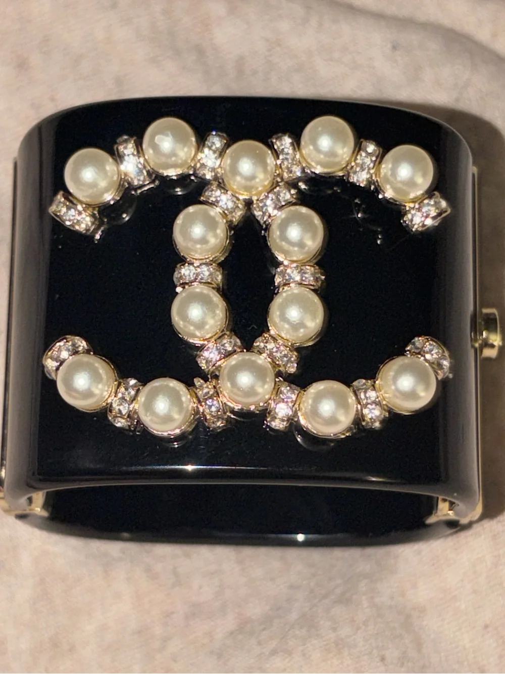 🐚🖤 Chanel CC Cuff 🖤🪩
